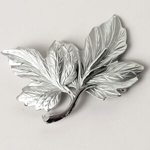 SILVER-TONE MAPLE LEAVES Brooch Pin